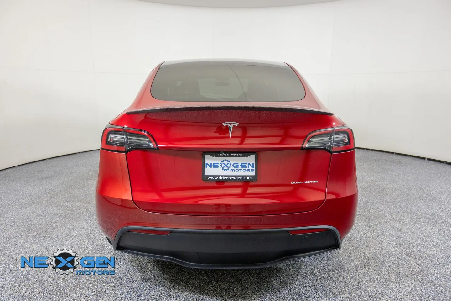 Tesla Model Y photo 7
