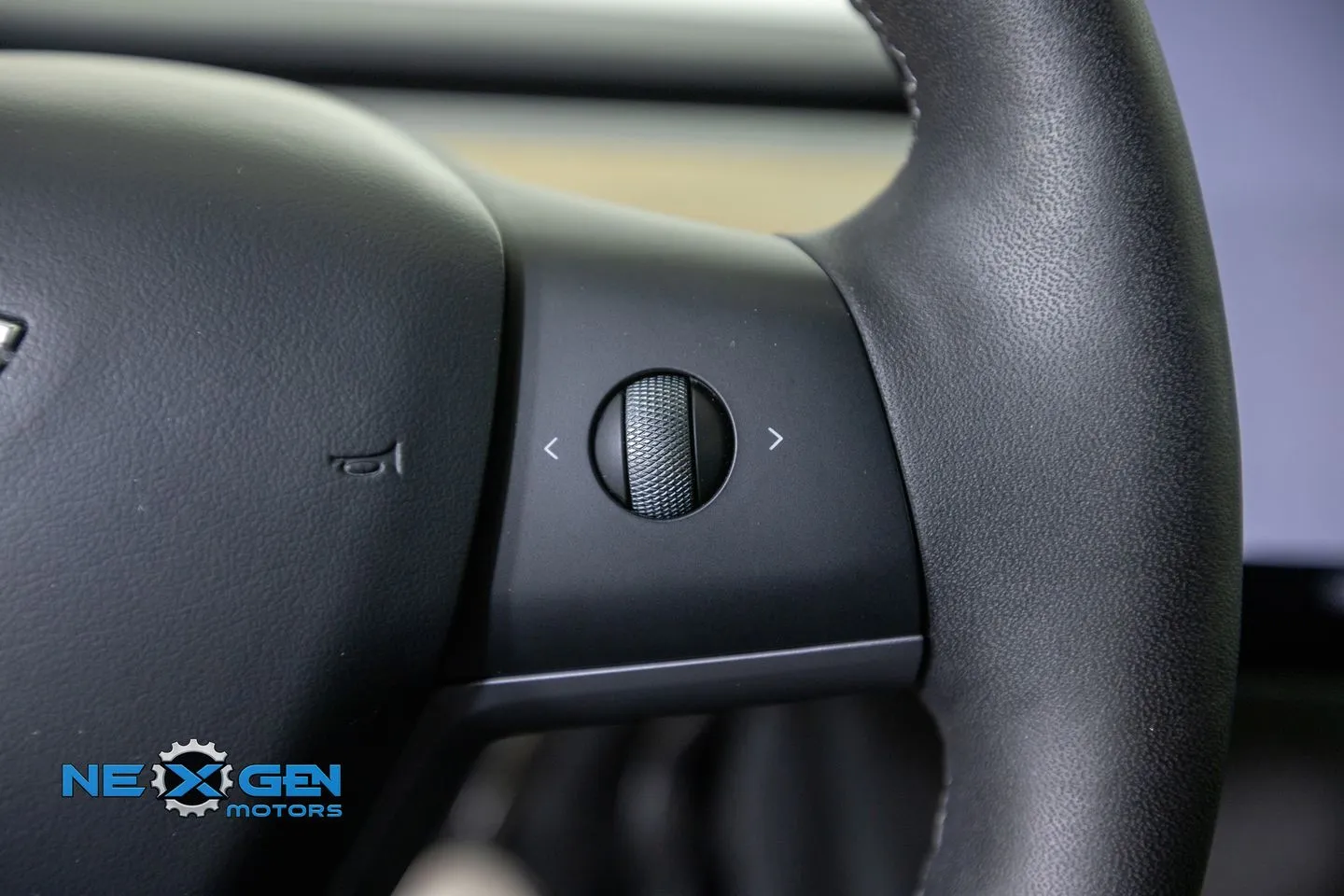 Tesla Model Y photo 15