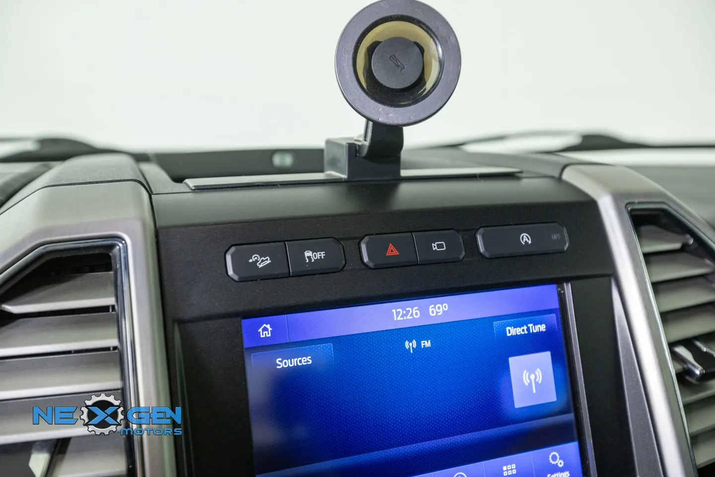 Ford F-150 photo 18