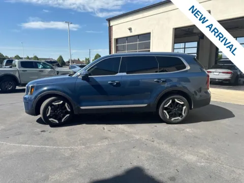 More photos of 2025 Kia Telluride S at NeXgen Motors, UT