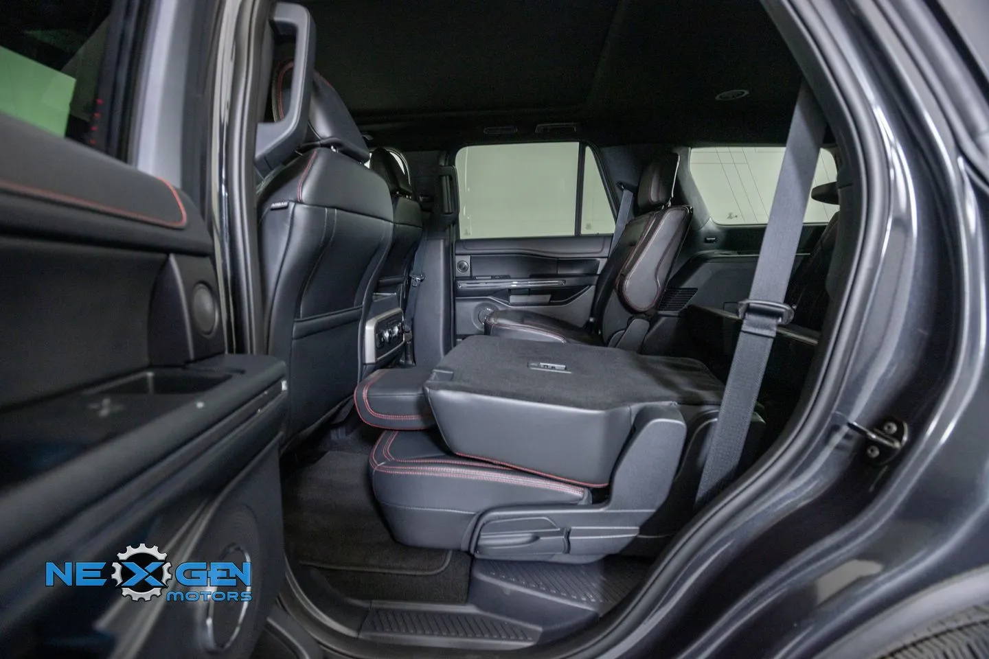 Ford Expedition photo 30