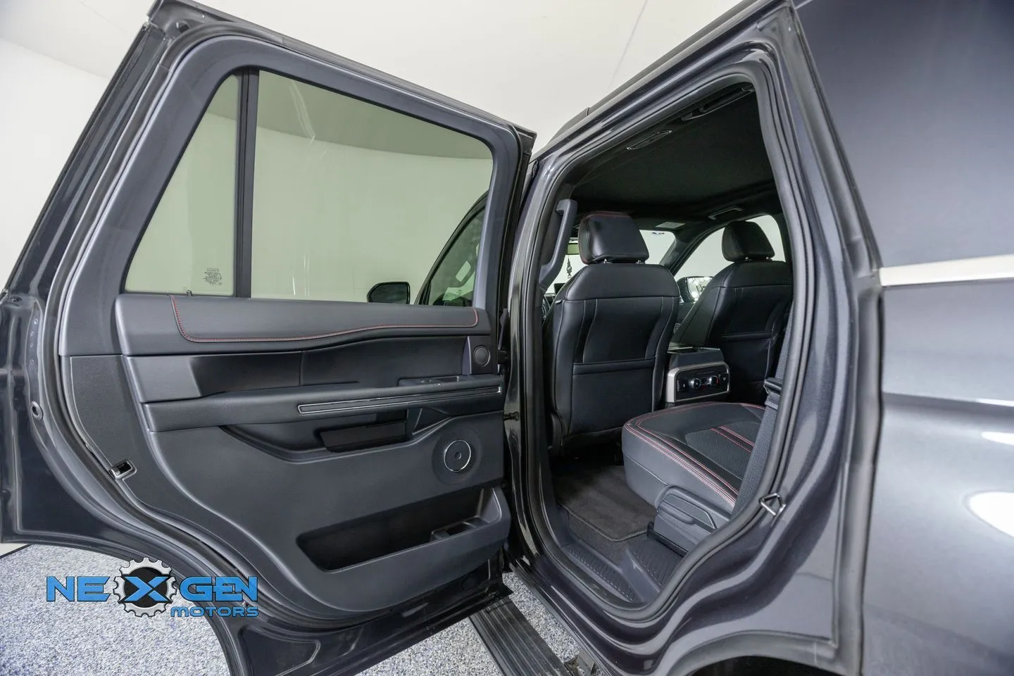 Ford Expedition photo 27