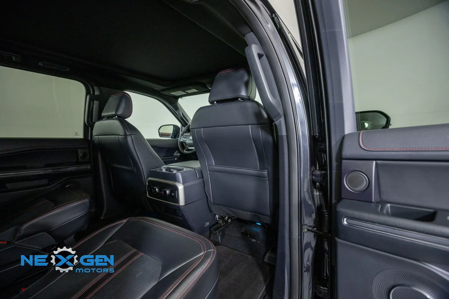 Ford Expedition photo 38