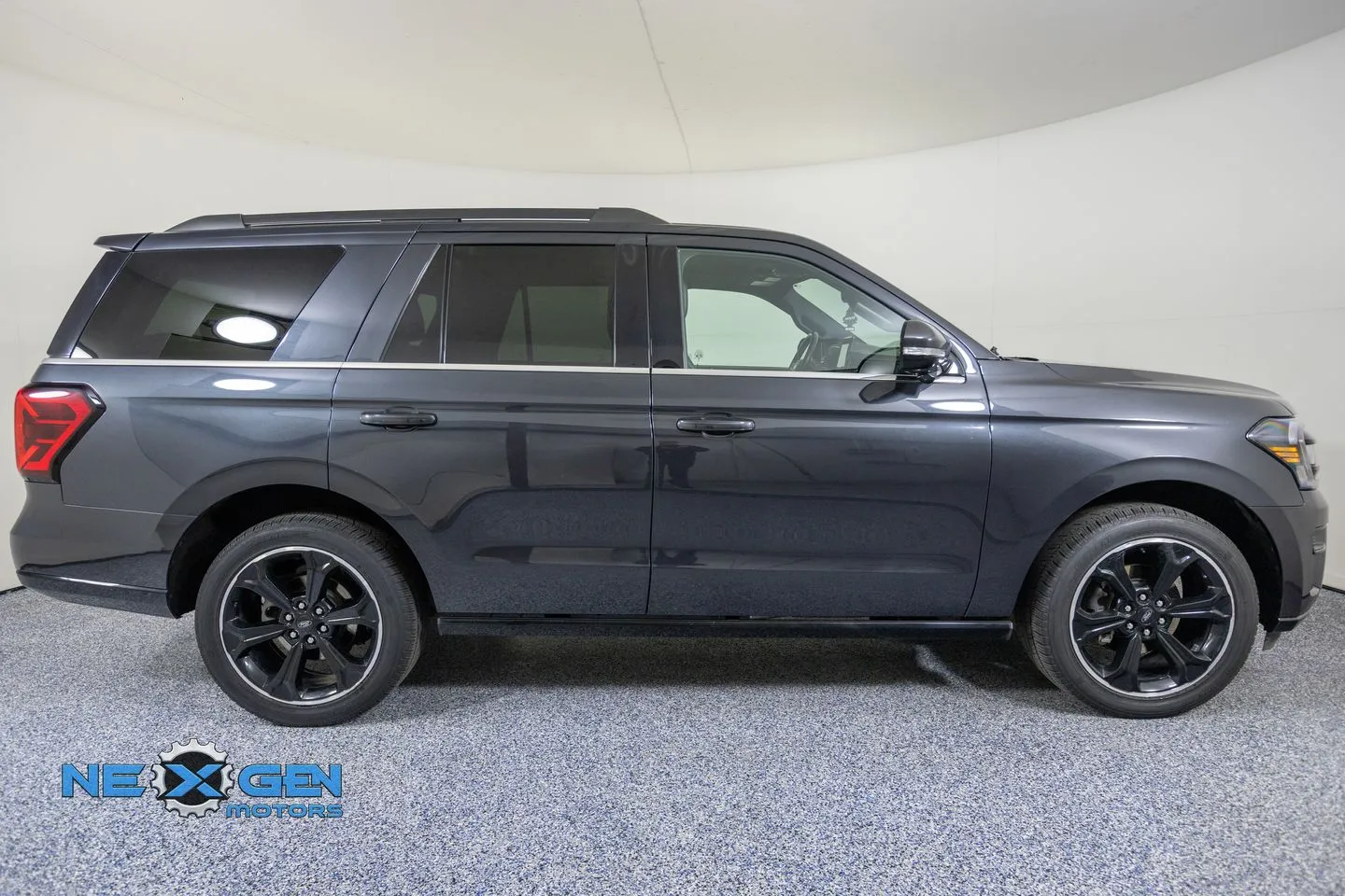 Ford Expedition photo 9