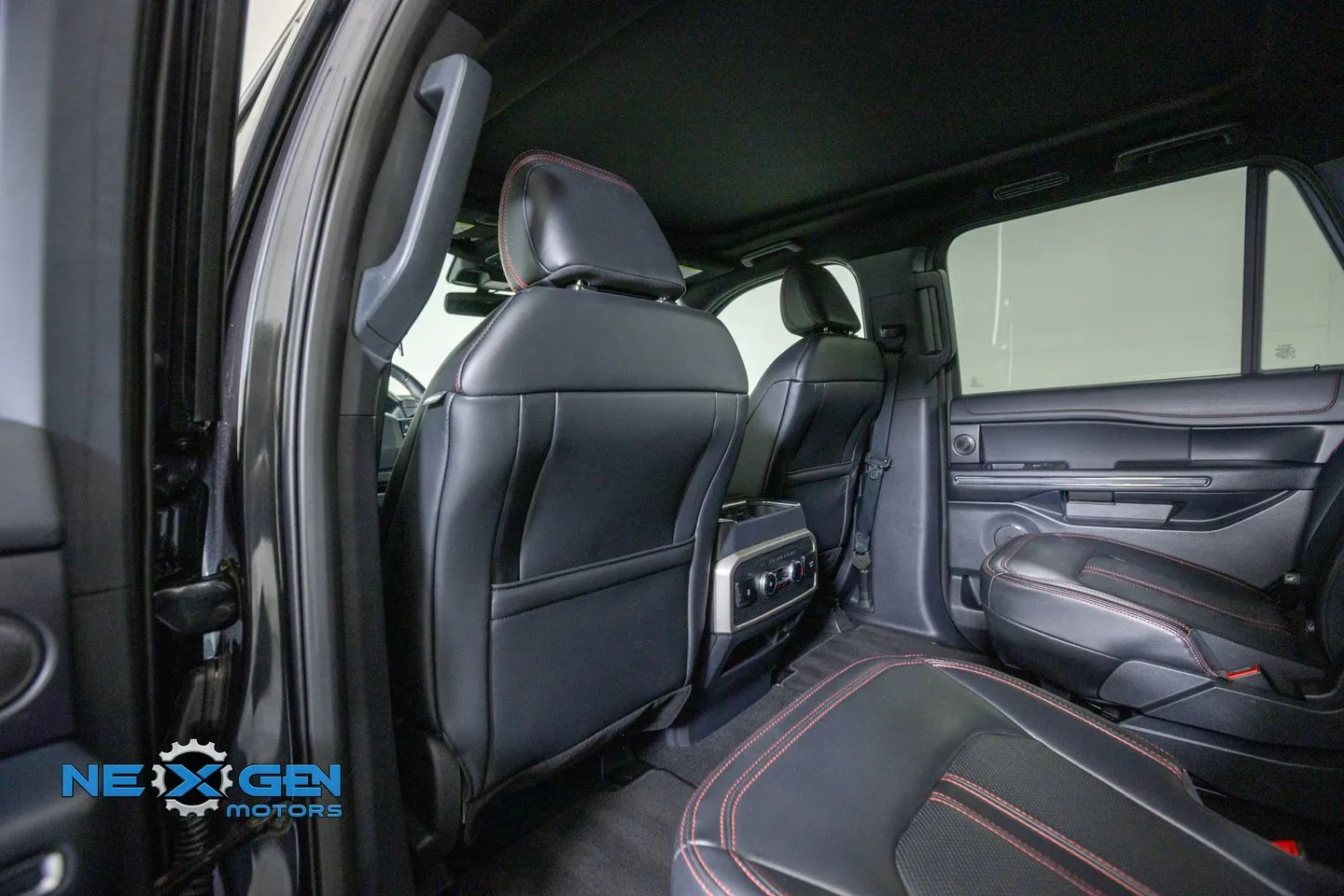 Ford Expedition photo 28