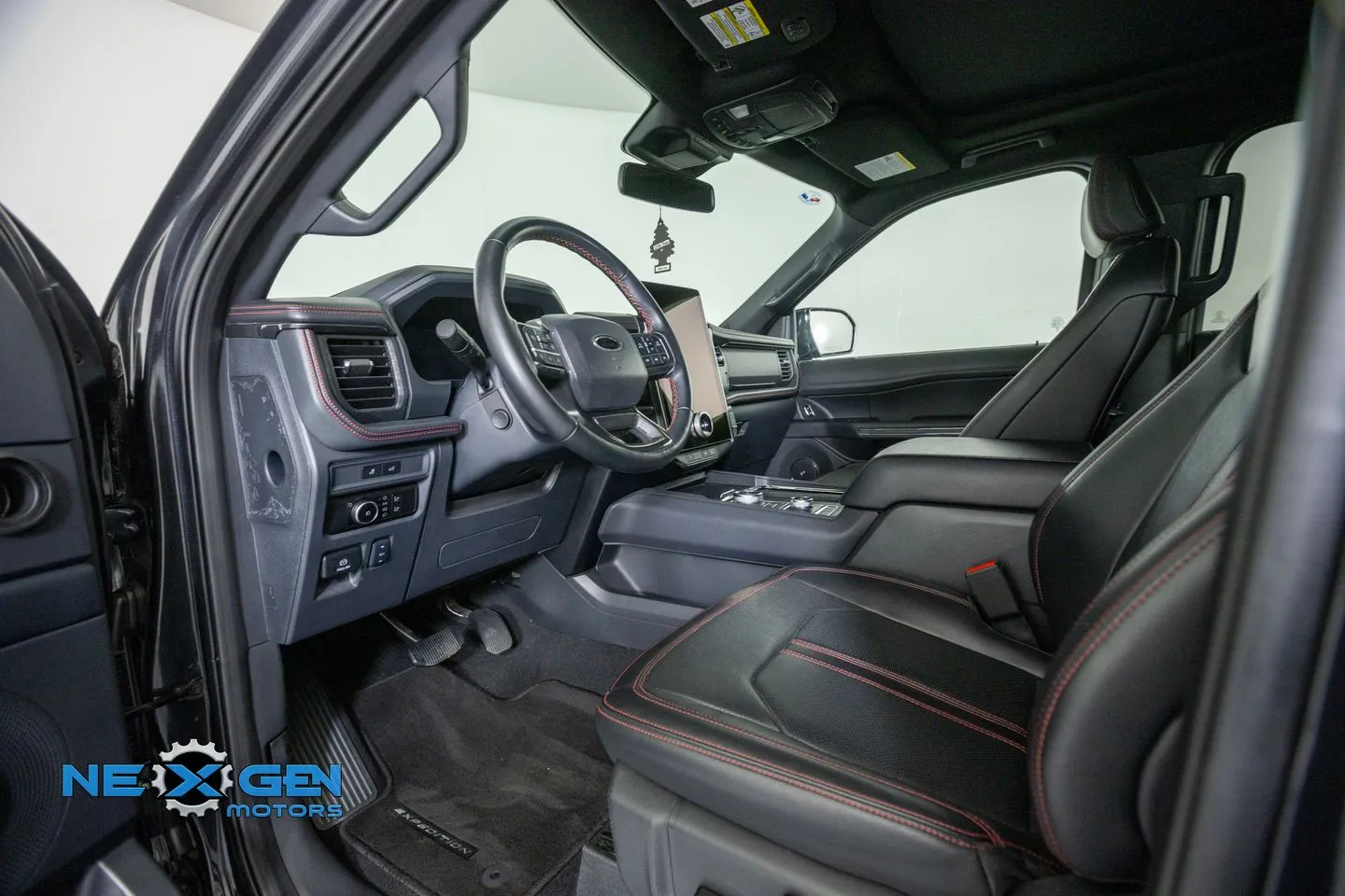 Ford Expedition photo 11