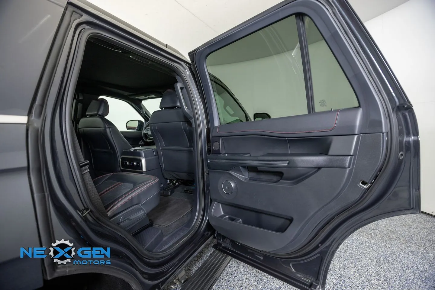 Ford Expedition photo 37