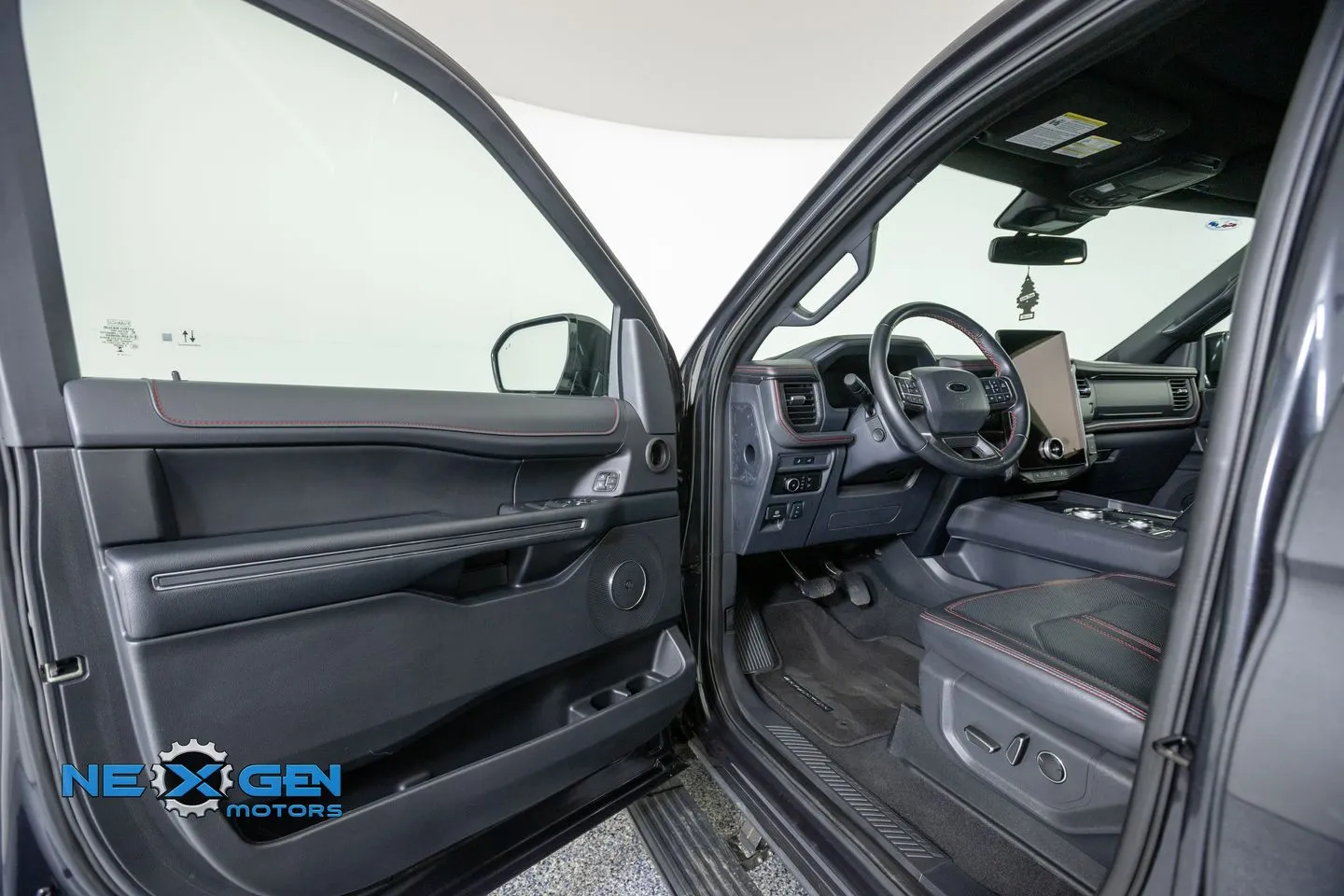 Ford Expedition photo 10