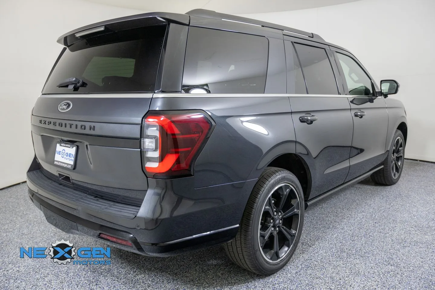 Ford Expedition photo 8