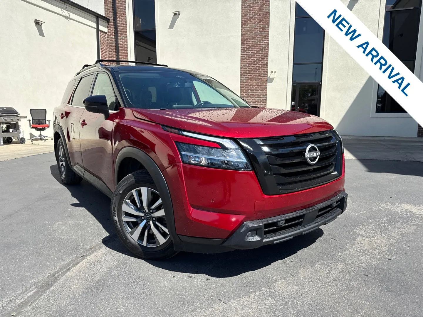 2023 Nissan Pathfinder SL 4WD's photo