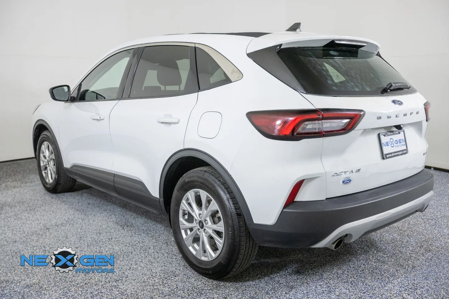 Ford Escape photo 6