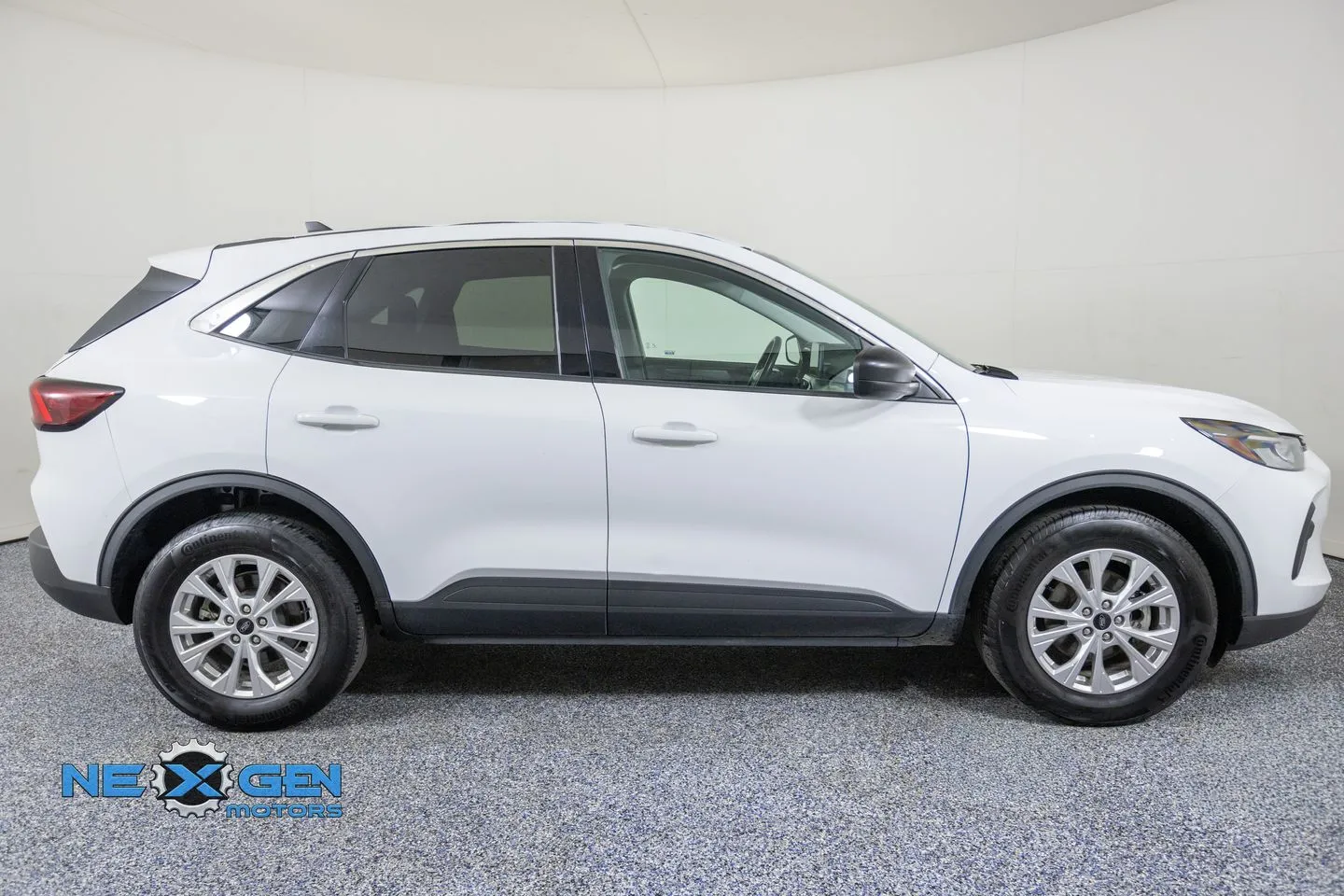 Ford Escape photo 9
