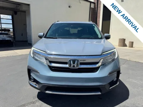 Photos of 2022 Honda Pilot Touring for sale in Lindon, UT at NeXgen Motors