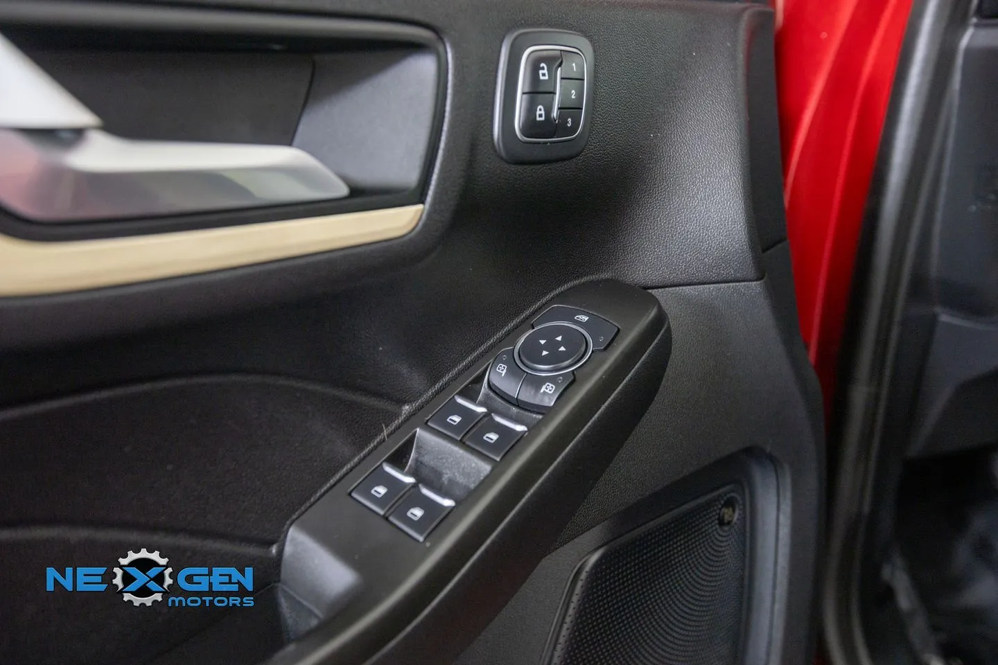 Ford Escape photo 13