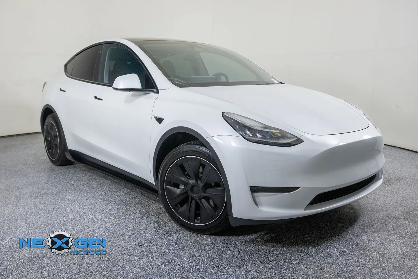 2023 Tesla Model Y Long Range Dual Motor All-Wheel Drive's photo