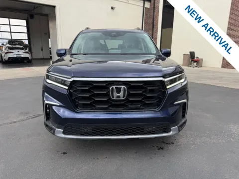 Photos of 2025 Honda Pilot Touring for sale in Lindon, UT at NeXgen Motors