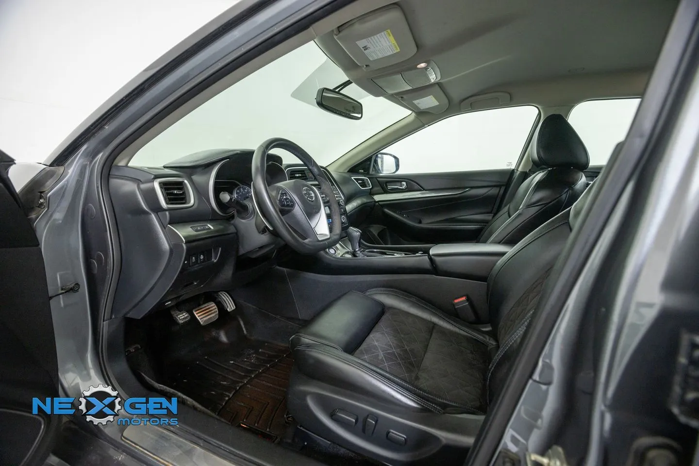 Nissan Maxima photo 11