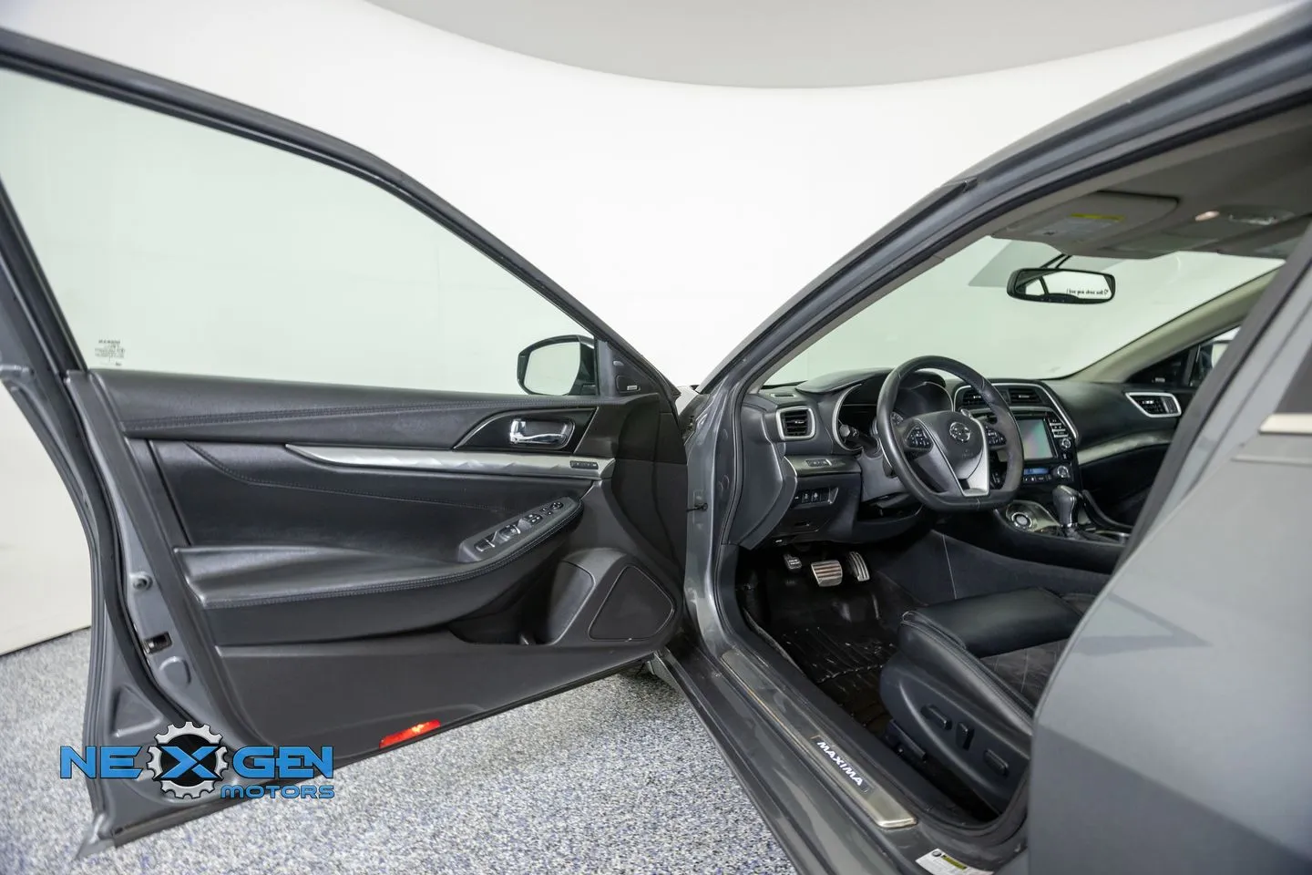 Nissan Maxima photo 10