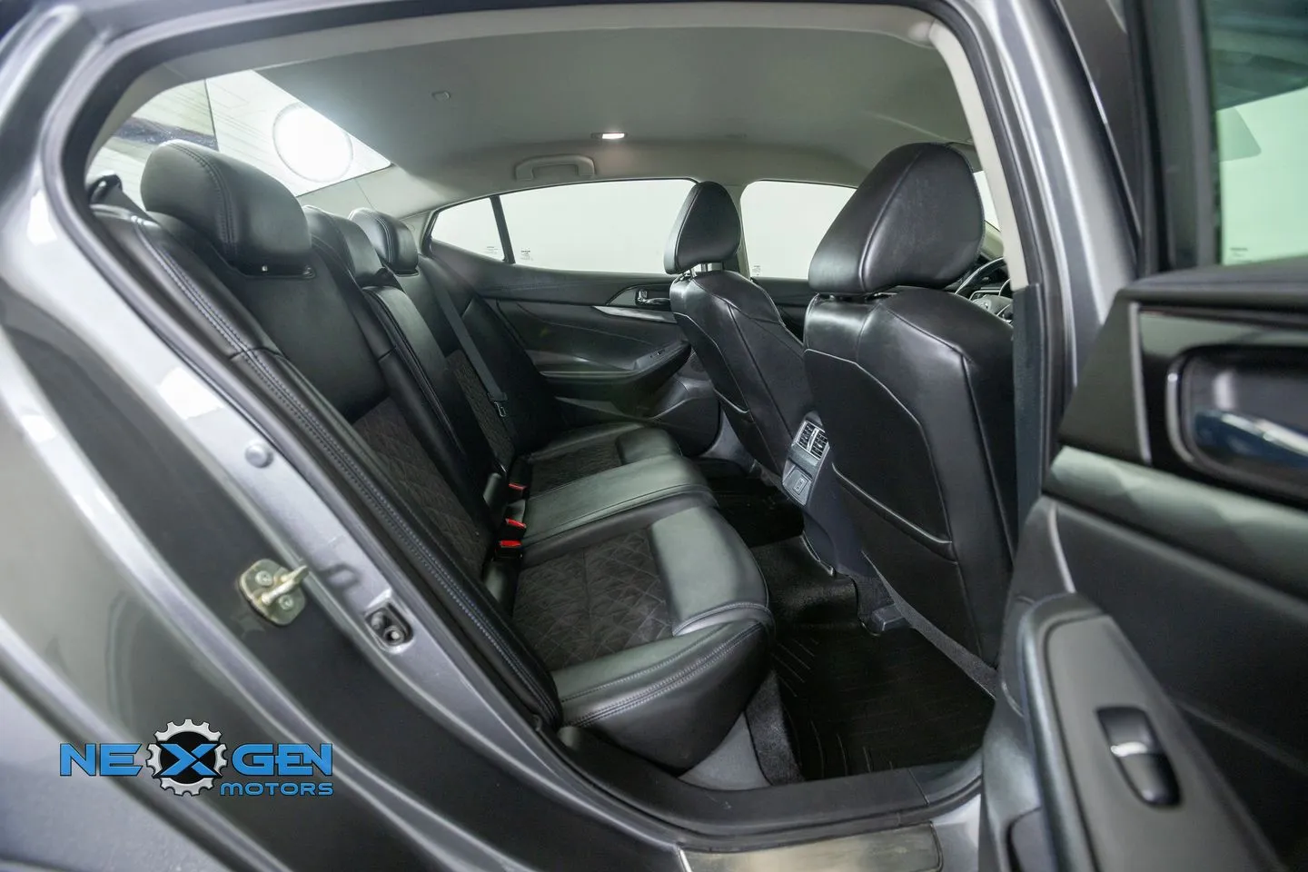 Nissan Maxima photo 37