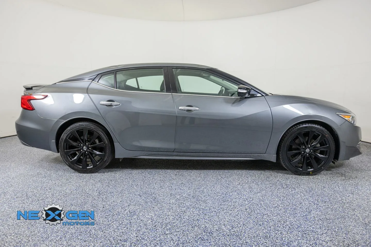 Nissan Maxima photo 9