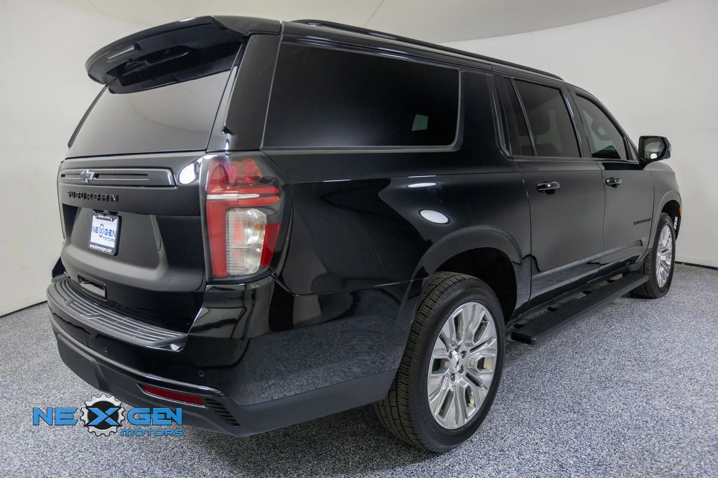 Chevrolet Suburban photo 8