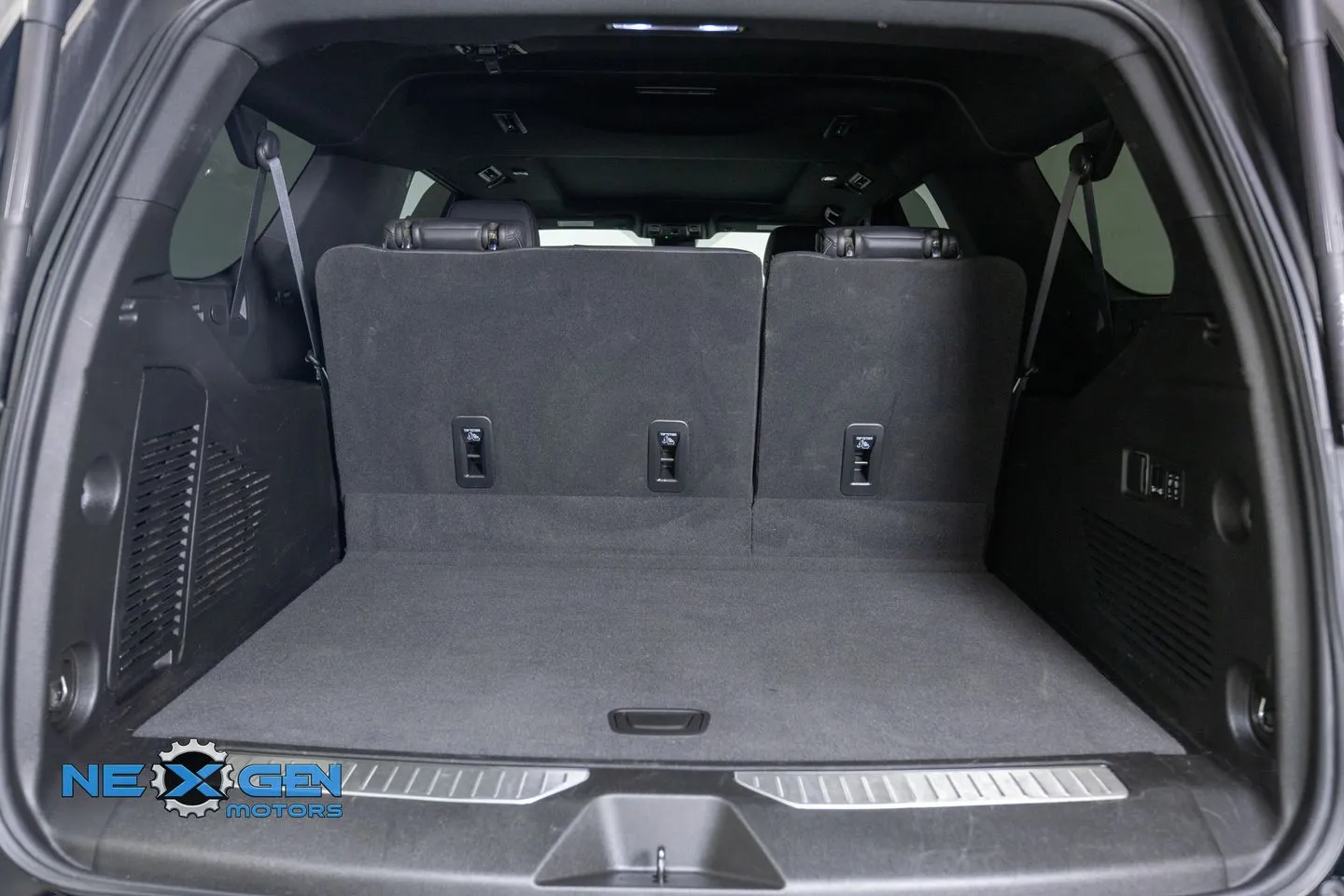 Chevrolet Suburban photo 36