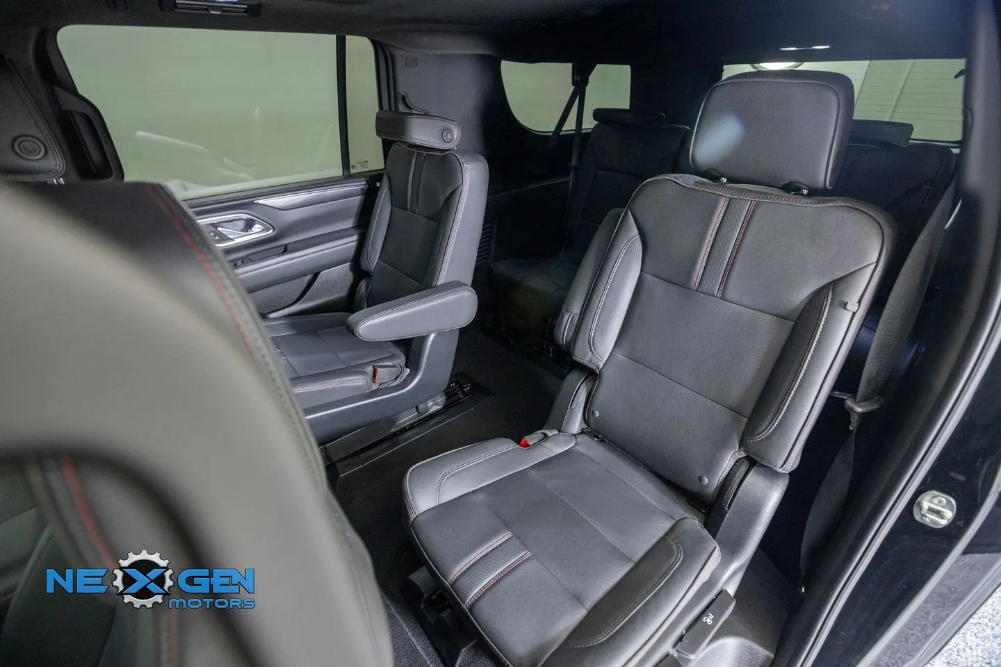 Chevrolet Suburban photo 35