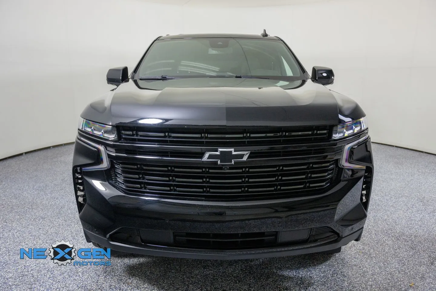 Chevrolet Suburban photo 3