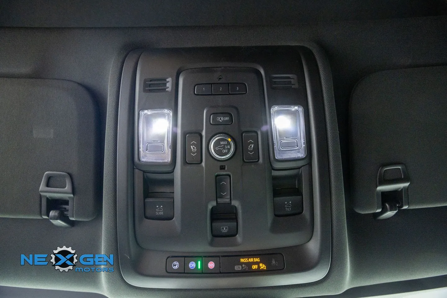Chevrolet Suburban photo 20
