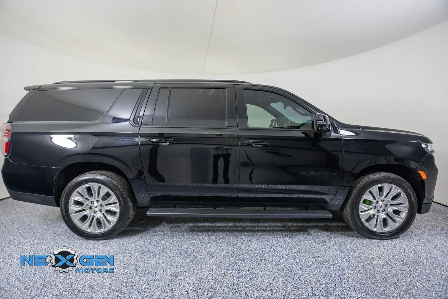 Chevrolet Suburban photo 9