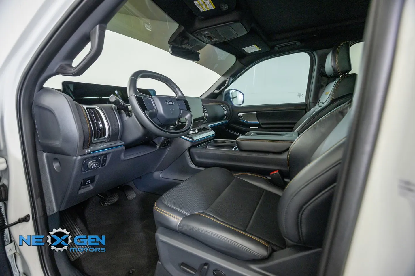 Ford Expedition photo 11