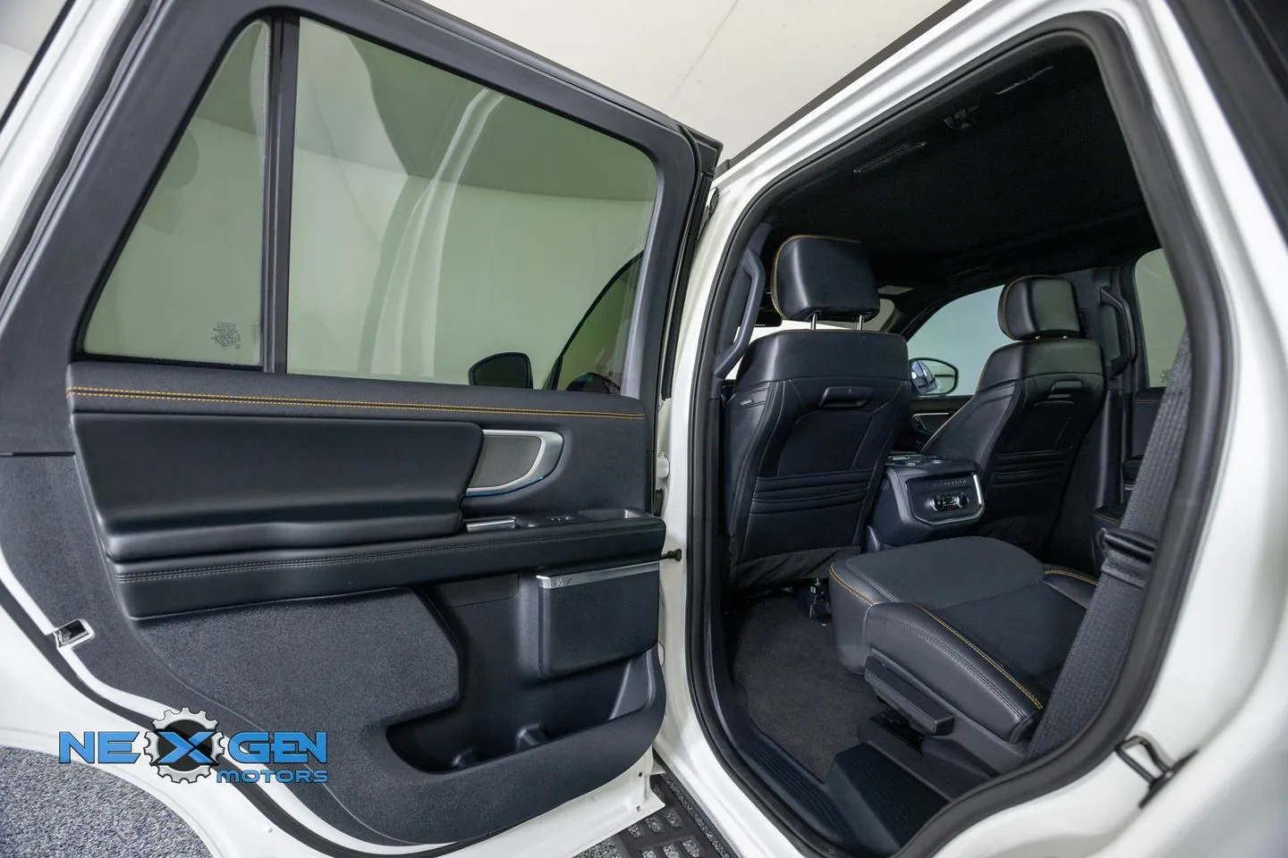 Ford Expedition photo 28
