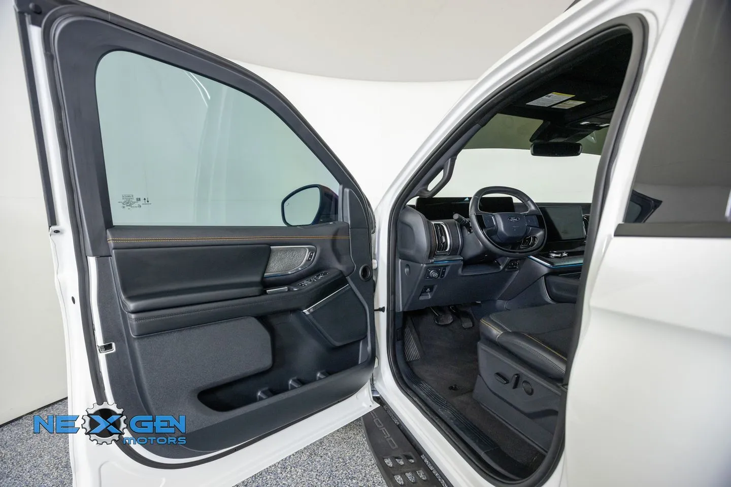 Ford Expedition photo 10