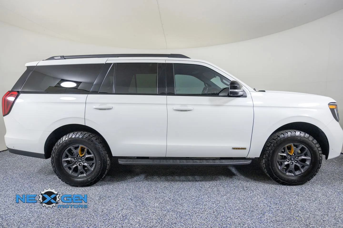 Ford Expedition photo 9