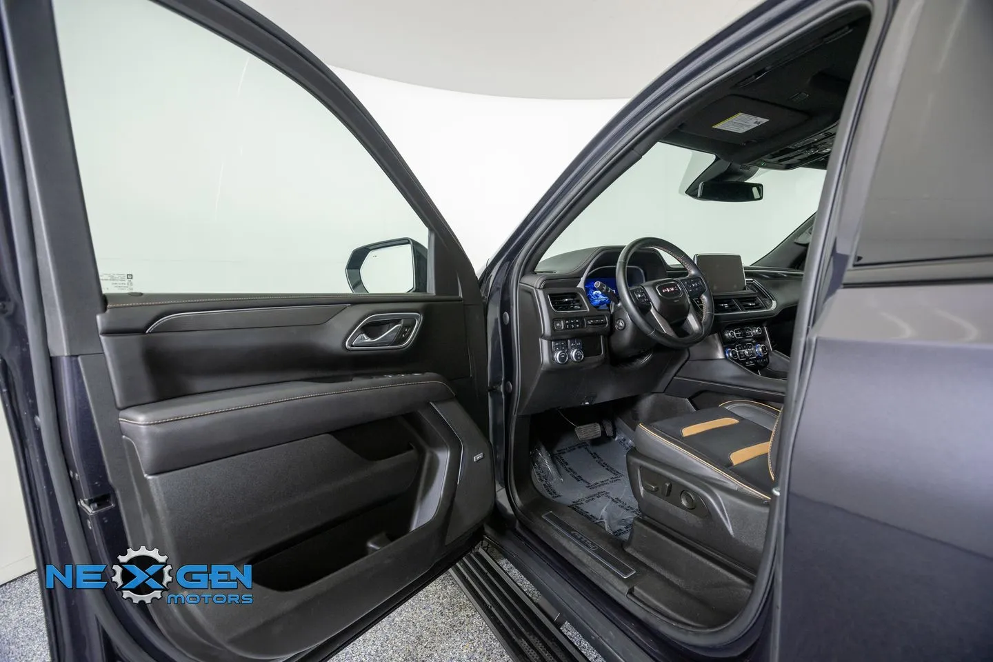 GMC Yukon XL photo 12