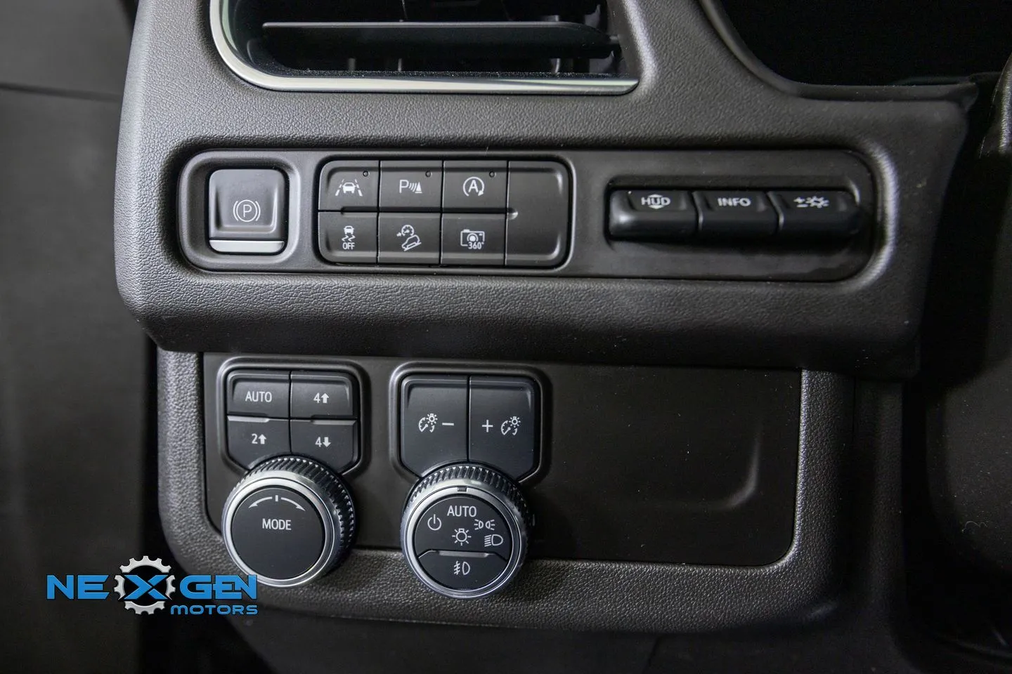 GMC Yukon XL photo 16