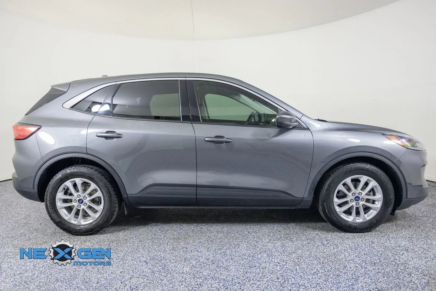 Ford Escape photo 9