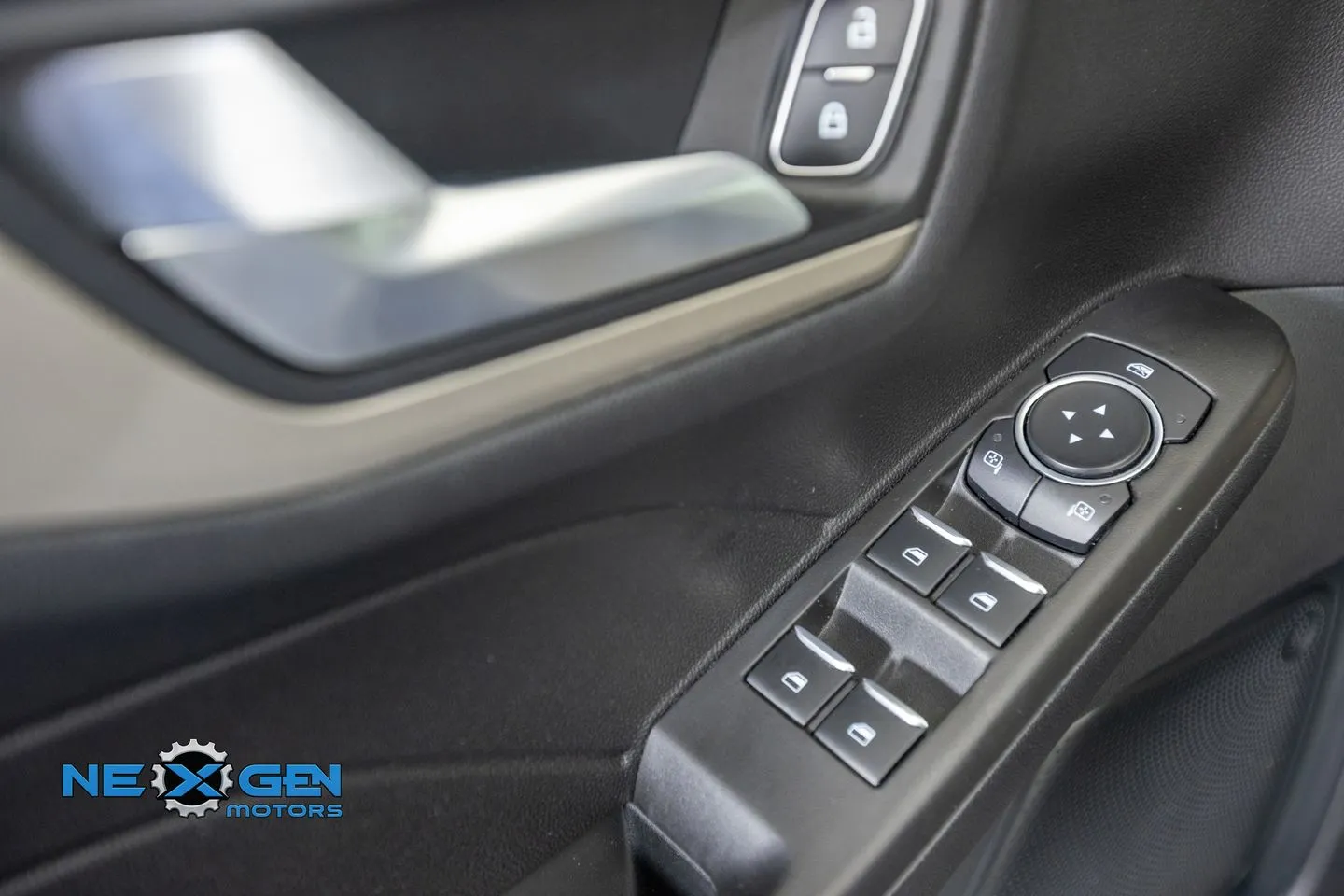 Ford Escape photo 13