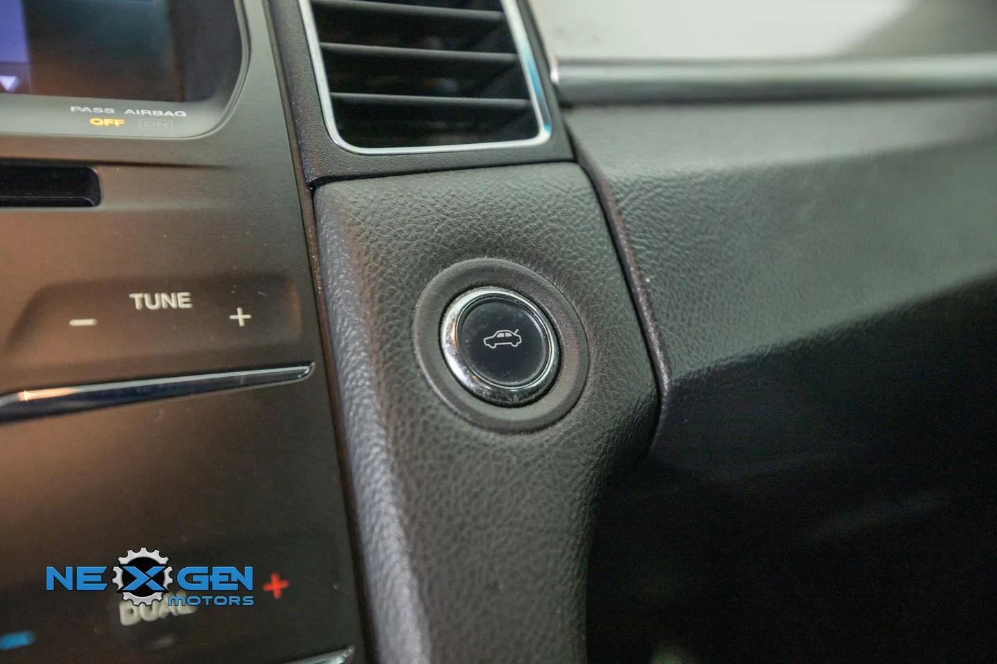 Ford Taurus photo 21