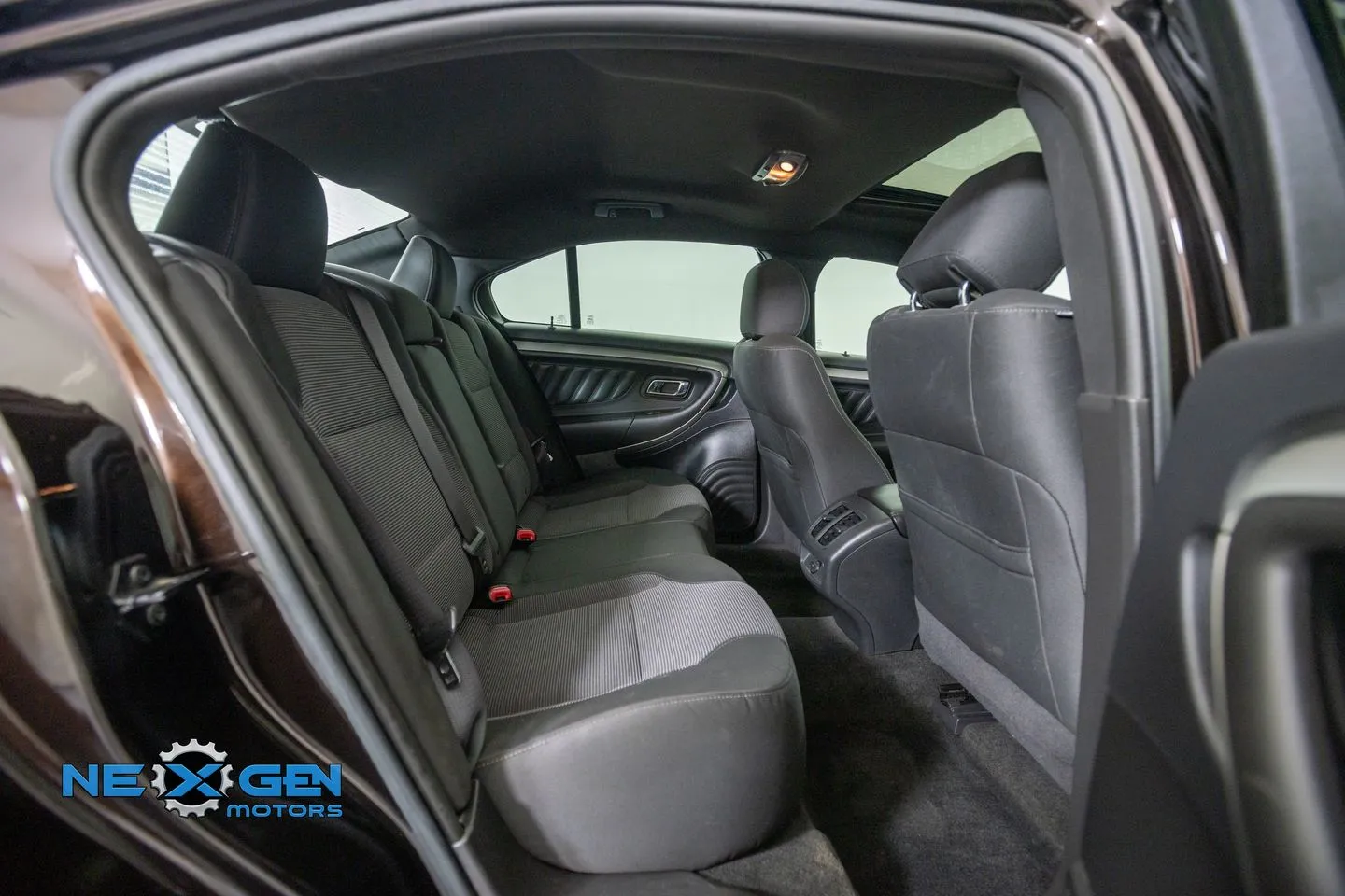 Ford Taurus photo 36