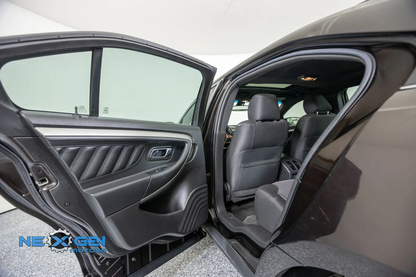 Ford Taurus photo 26