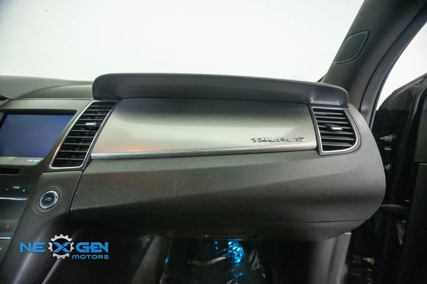 Ford Taurus photo 42