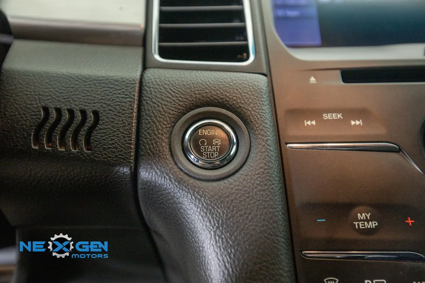 Ford Taurus photo 22