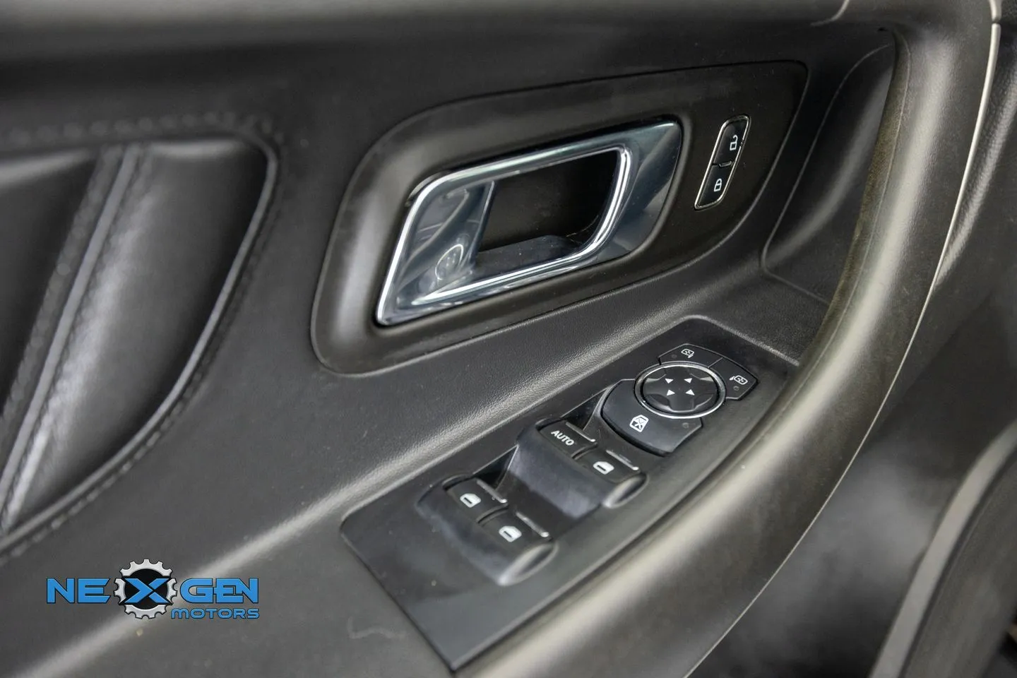 Ford Taurus photo 13
