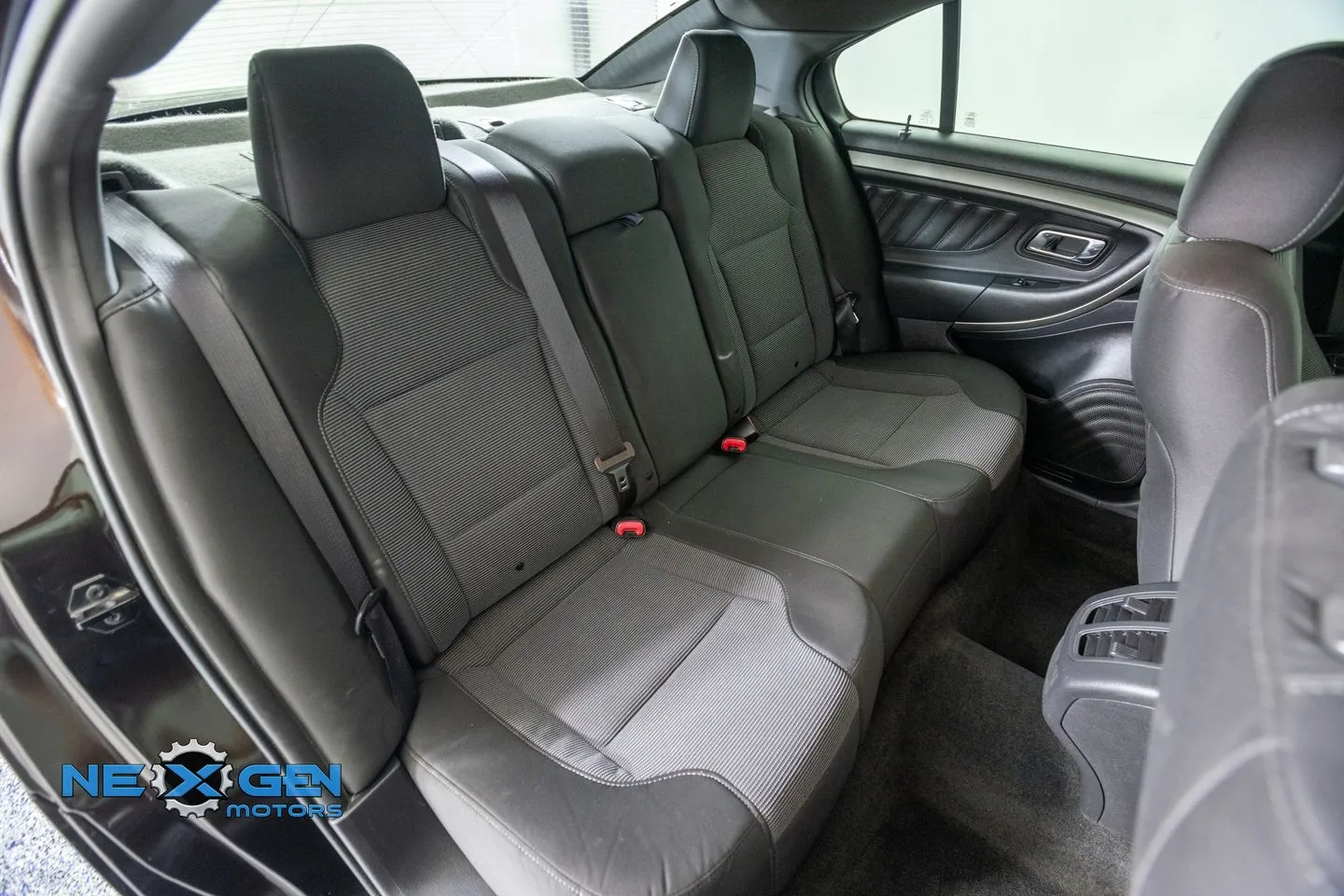 Ford Taurus photo 38