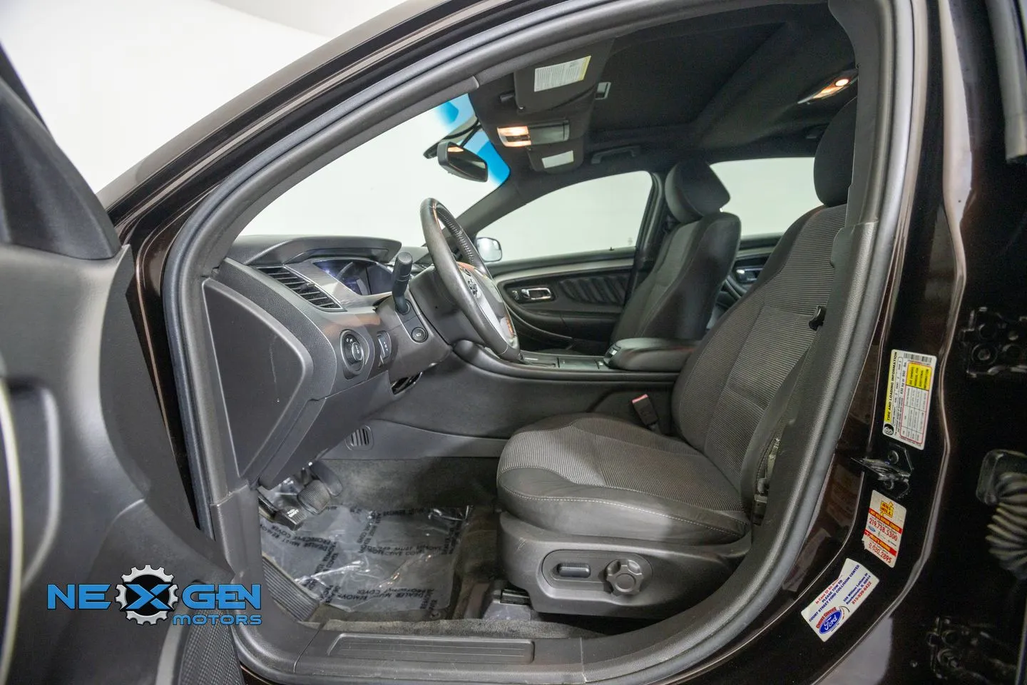 Ford Taurus photo 12