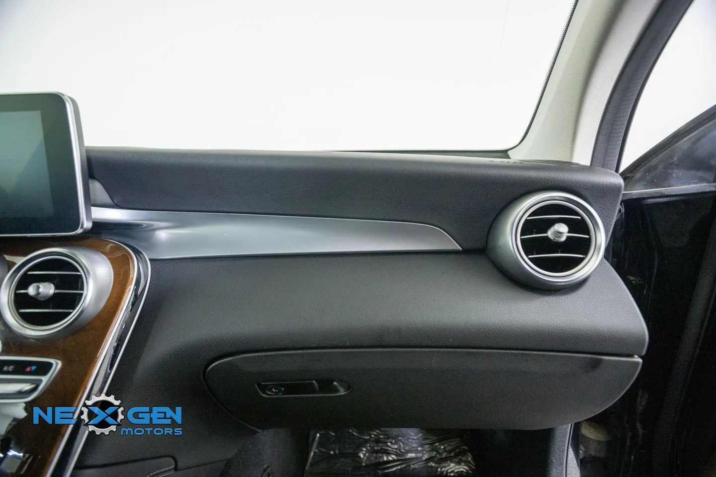 Mercedes-Benz GLC photo 43