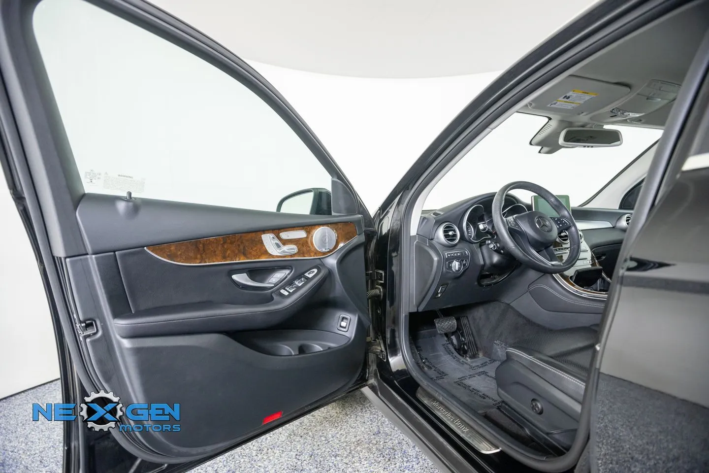 Mercedes-Benz GLC photo 10
