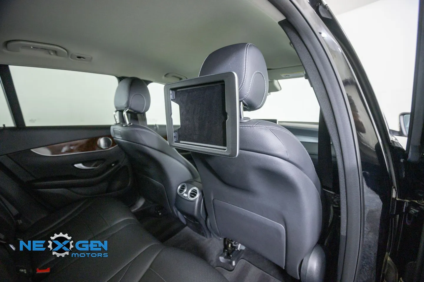 Mercedes-Benz GLC photo 36