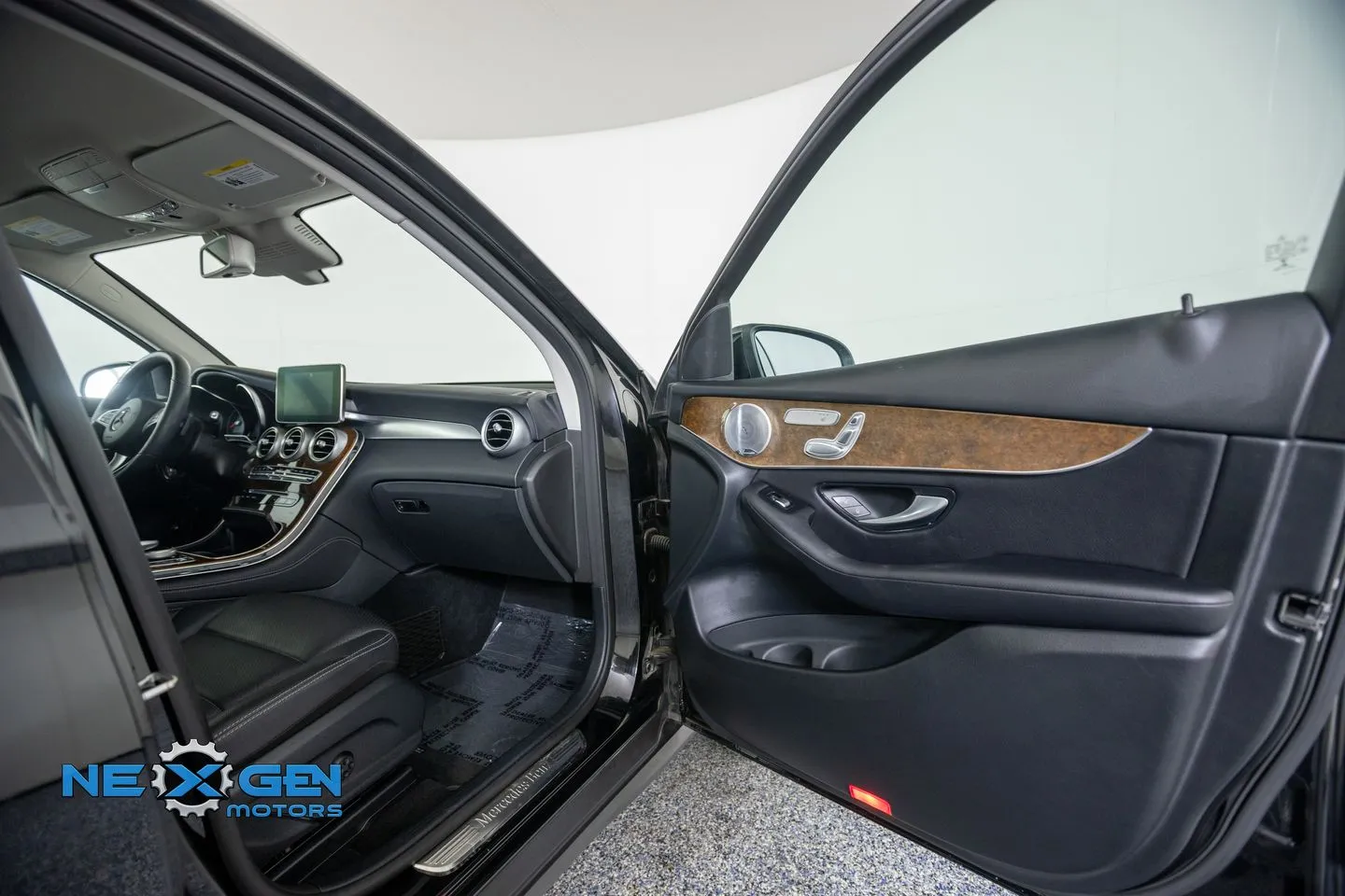 Mercedes-Benz GLC photo 40